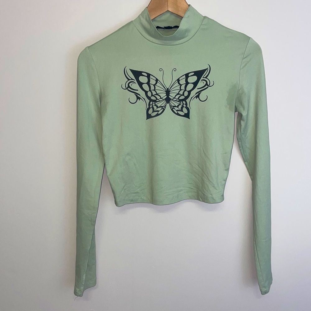 4/$24🦩 Butterfly Crop Top